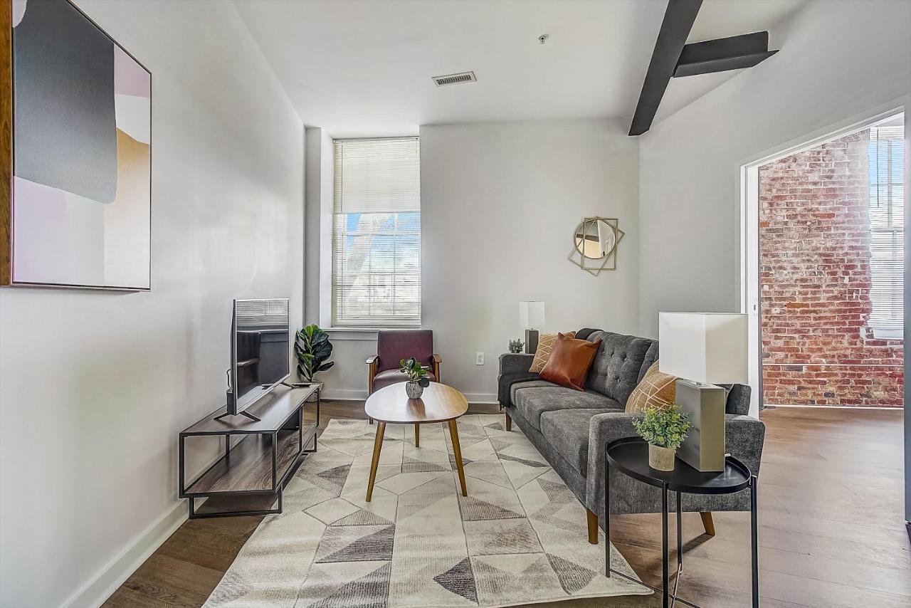 Frontdesk I Carriage Wheel Lofts Apts Philadelphia Apartment Phòng bức ảnh