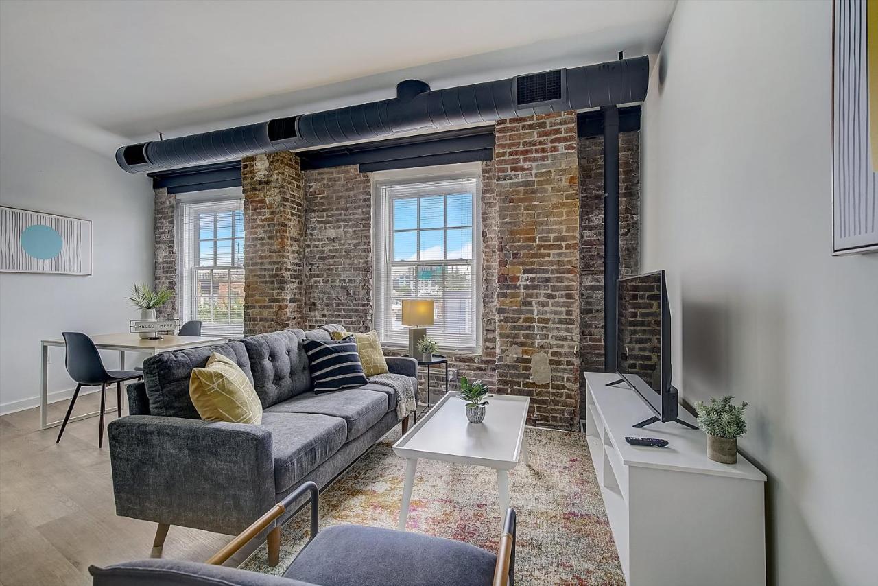Frontdesk I Carriage Wheel Lofts Apts Philadelphia Apartment Phòng bức ảnh